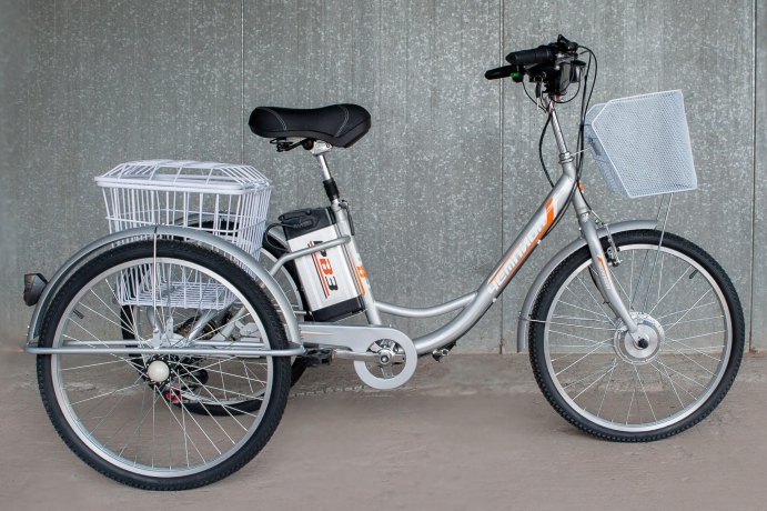 163.3471d8f384218604ed7e360f33c71515119.jpg.0x460 Velosiped elektricheskii trehkolesnii dlya vzroslih RVZ Chempion 24" 6 skorostei Serebro kypit v Moskve v internet-magazine «VELOSTANOK» Elektricheskii velosiped, trehkolesnii velosiped, vzroslie, RVZ Chempion, 24", 6 skorostei, serebro, komfort, stil, mobilnost, gorodskoi transport. Велосипед электрический трехколесный для взрослых РВЗ Чемпион 24" 6 скоростей Серебро