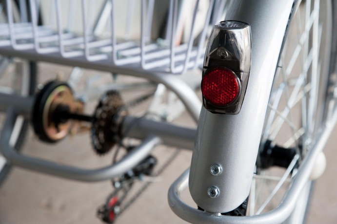 166.3471d8f384218604ed7e360f33c71515119.jpg.0x460 Velosiped elektricheskii trehkolesnii dlya vzroslih RVZ Chempion 24" 6 skorostei Serebro kypit v Moskve v internet-magazine «VELOSTANOK» Elektricheskii velosiped, trehkolesnii velosiped, vzroslie, RVZ Chempion, 24", 6 skorostei, serebro, komfort, stil, mobilnost, gorodskoi transport. Велосипед электрический трехколесный для взрослых РВЗ Чемпион 24" 6 скоростей Серебро