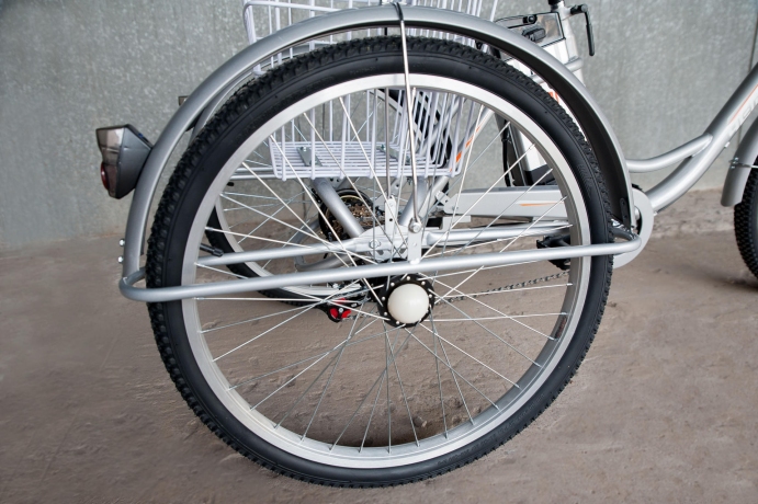 168.3471d8f384218604ed7e360f33c71515119.jpg.0x460 Velosiped elektricheskii trehkolesnii dlya vzroslih RVZ Chempion 24" 6 skorostei Serebro kypit v Moskve v internet-magazine «VELOSTANOK» Elektricheskii velosiped, trehkolesnii velosiped, vzroslie, RVZ Chempion, 24", 6 skorostei, serebro, komfort, stil, mobilnost, gorodskoi transport. Велосипед электрический трехколесный для взрослых РВЗ Чемпион 24" 6 скоростей Серебро