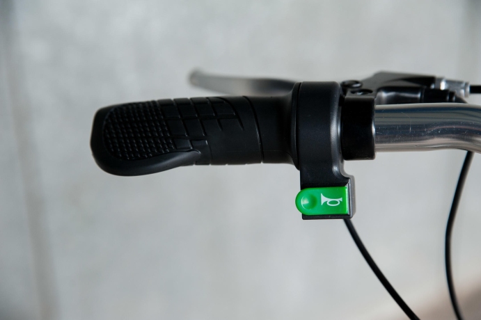 172.3471d8f384218604ed7e360f33c71515119.jpg.0x460 Velosiped elektricheskii trehkolesnii dlya vzroslih RVZ Chempion 24" 6 skorostei Serebro kypit v Moskve v internet-magazine «VELOSTANOK» Elektricheskii velosiped, trehkolesnii velosiped, vzroslie, RVZ Chempion, 24", 6 skorostei, serebro, komfort, stil, mobilnost, gorodskoi transport. Велосипед электрический трехколесный для взрослых РВЗ Чемпион 24" 6 скоростей Серебро