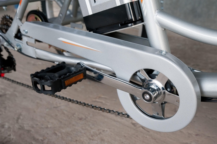 175.3471d8f384218604ed7e360f33c71515119.jpg.0x460 Velosiped elektricheskii trehkolesnii dlya vzroslih RVZ Chempion 24" 6 skorostei Serebro kypit v Moskve v internet-magazine «VELOSTANOK» Elektricheskii velosiped, trehkolesnii velosiped, vzroslie, RVZ Chempion, 24", 6 skorostei, serebro, komfort, stil, mobilnost, gorodskoi transport. Велосипед электрический трехколесный для взрослых РВЗ Чемпион 24" 6 скоростей Серебро