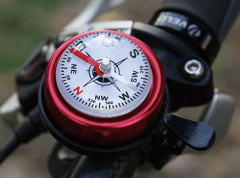 Звонок ударный с компасом, красный, сталь/пластик