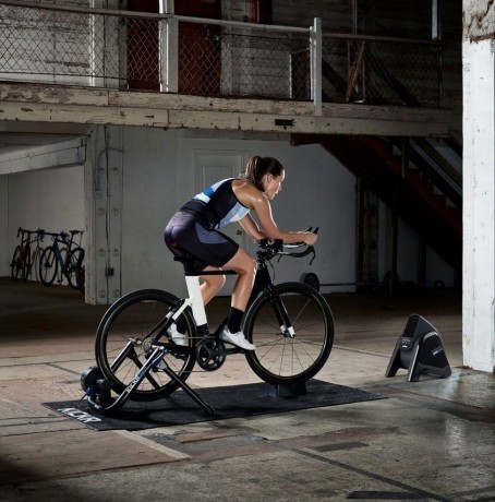 ventilyator-wahoo2.0x460 Ventilyator Wahoo KICKR Headwind dlya trenajera Wahoo KICKR kypit v Moskve v internet-magazine «VELOSTANOK» Ventilyator Wahoo KICKR Headwind dlya trenajera Wahoo KICKR Вентилятор Wahoo KICKR Headwind для тренажера Wahoo KICKR