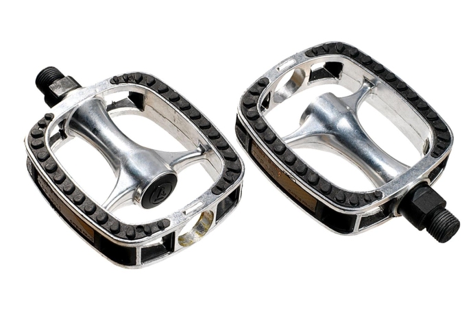 10080_0.0x460 Velosipednie pedali Kellys trail. material: aluminii. ves: 390 gr. kypit v Moskve v internet-magazine «VELOSTANOK» Velosipednie pedali Kellys trail. material: aluminii. ves: 390 gr. Велосипедные педали Kellys trail. материал: алюминий. вес: 390 гр.