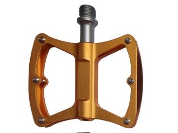Велосипедные педали MLG-CK28 алюминиевые CNC, 85х101х11мм, ось CrMo, 3 промподшипника, сменные шипы, вес 278г "золото"