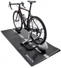 Esterilla-bicicleta_780x780.240 Kovriki dlya velostanka - kypit kovrik dlya velostanka v Moskve v internet-magazine «VELOSTANOK» kovriki dlya velostanka Коврик для велостанка Bkool