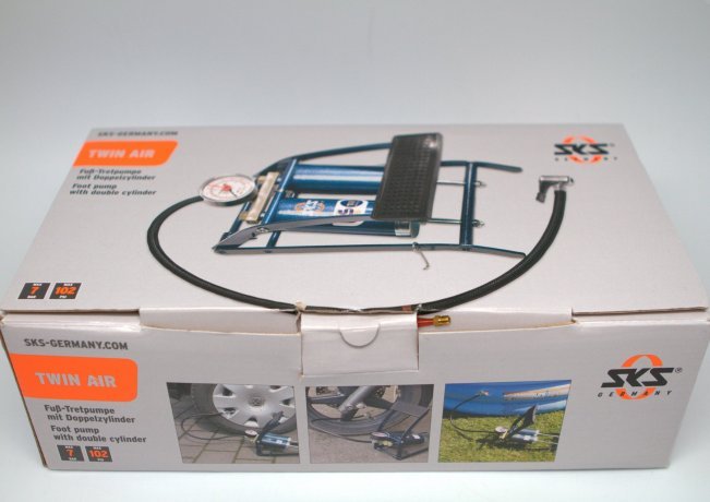 Насос напольный ножной SKS Twin air два цилиндра, манометр., максимальное давление: 7 bar, под ниппель: av (schrader), синий, вес: 1884 гр.,