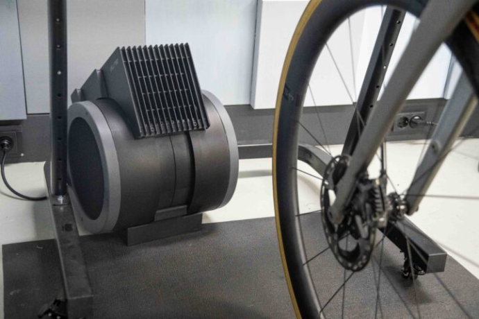 ventilyator-dlya-velostanka-elite-aria-smart-fan10.0x460 Ventilyator dlya velostanka Elite ARIA Smart Fan kypit v Moskve v internet-magazine «VELOSTANOK» Ventilyator dlya velostanka Elite ARIA Smart Fan Вентилятор для велостанка Elite ARIA Smart Fan